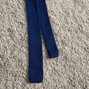 Banana Republic Knit style Navy blue square tie